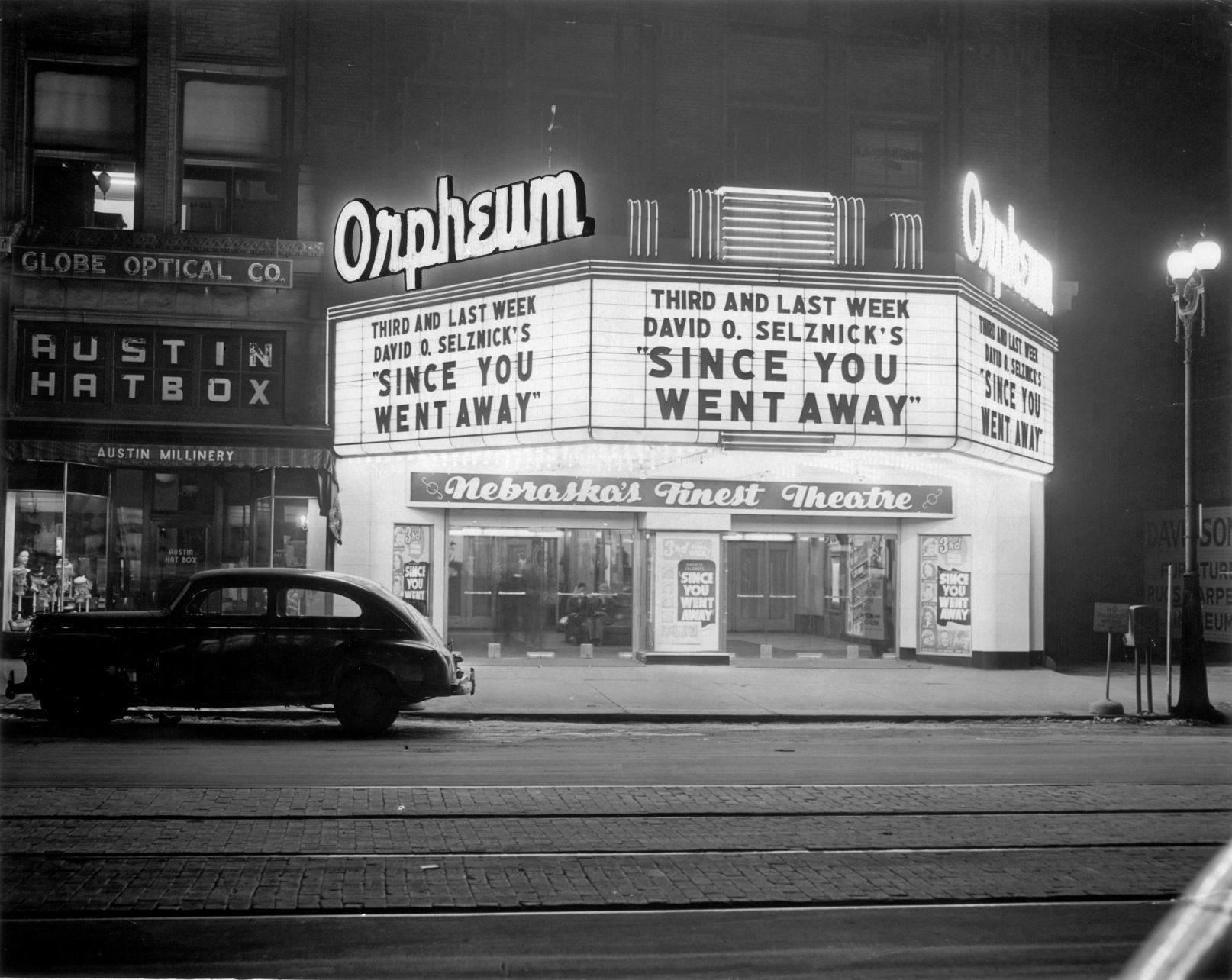 1945